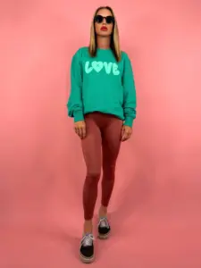 loa mikina love over head